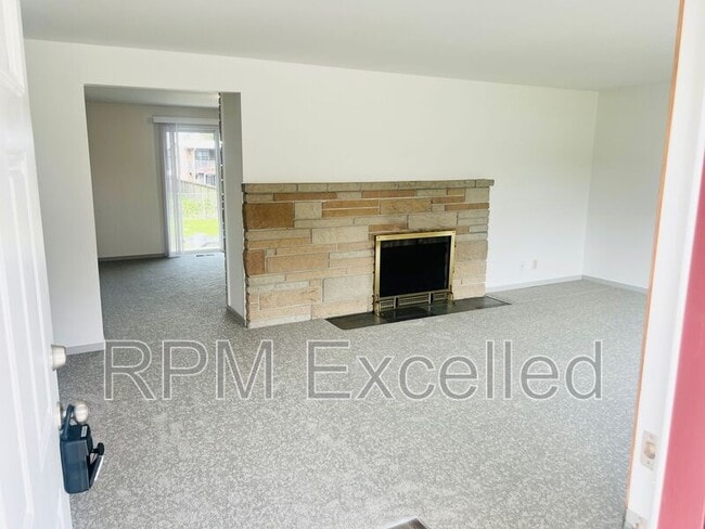 Building Photo - 3808 S 250th St