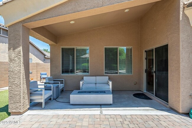 Building Photo - 2401 E Sequoia Dr