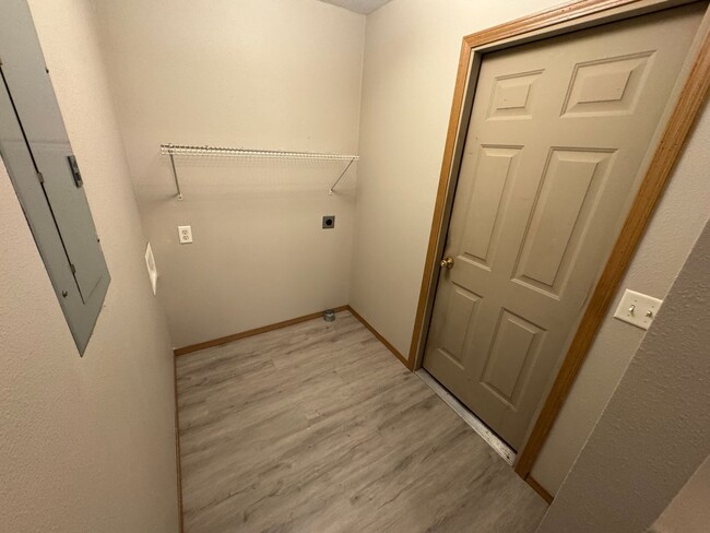 Building Photo - Updated 2 bedroom one bath apartment in be...