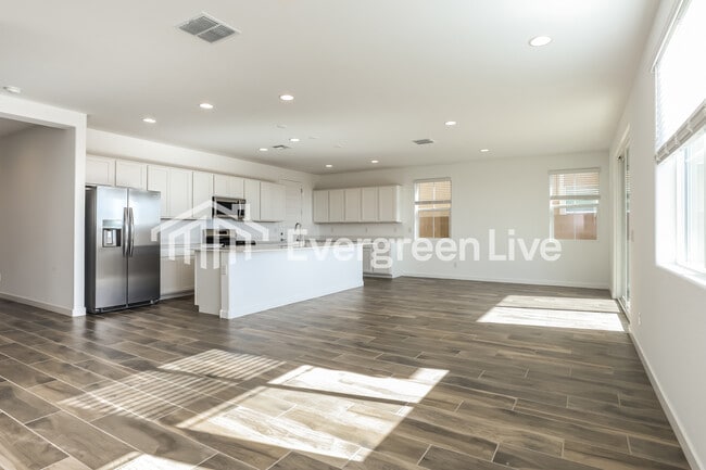 Building Photo - 10115 E Ulysses Ave