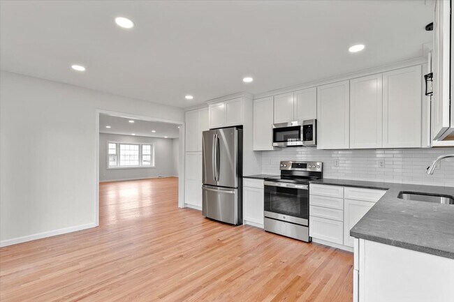 Building Photo - 2910 Fendall Ave