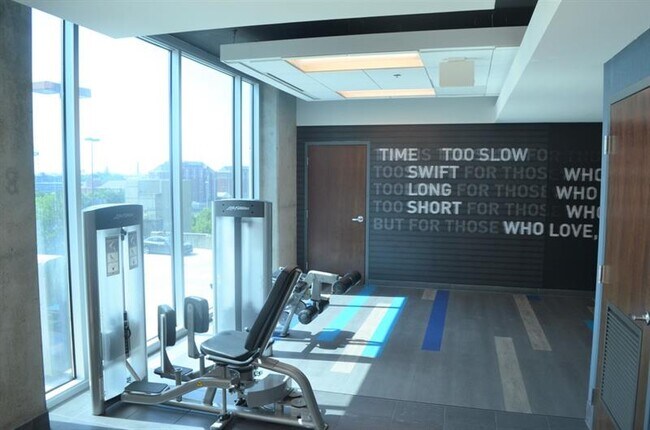 Building Photo - 400 W Peachtree St NW