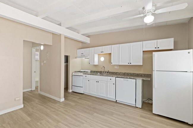 Building Photo - Spacious, Renovated 1-Bedroom Apartment in...