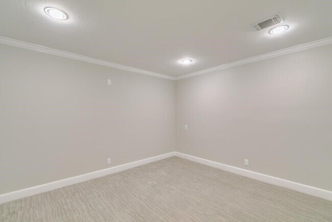 Building Photo - 14022 Ragus Lake Dr