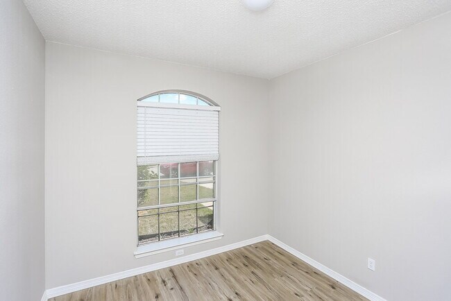 Building Photo - 8017 Jolie Dr