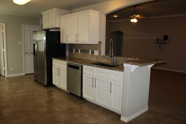 Building Photo - 5 BEDROOM, BELTON ISD