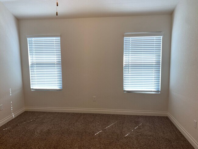 Building Photo - 3/2.5/1.5 Duplex /Easy access to I-35 / Fridge, Washer, Dryer / Fenced in yard / NBISD