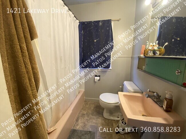 Building Photo - 1421 Lakeway Dr