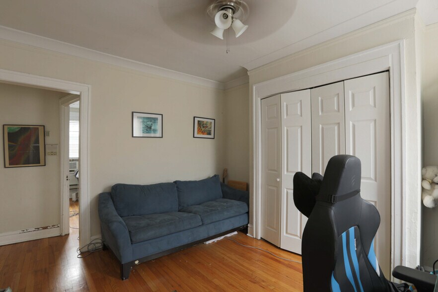 Building Photo - 837 W Cornelia Ave