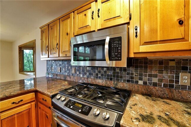 Building Photo - 127 Columbine Dr