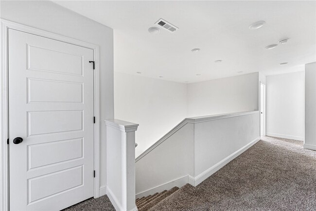 Building Photo - 2070 Wildflower Dr