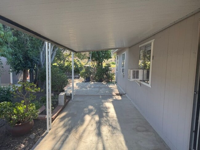 Building Photo - Charming 2BD/2BA Home in Sought-After Camarillo Springs Community!