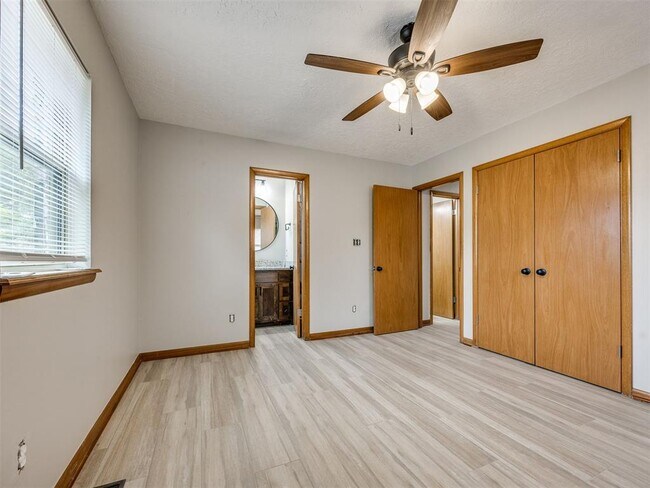 Building Photo - 412 Sundown Dr