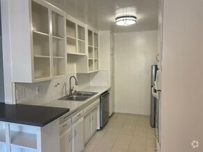Kitchen - 11712 Kiowa Ave