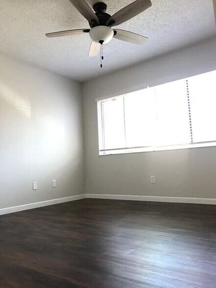 Building Photo - 433 San Jose Dr