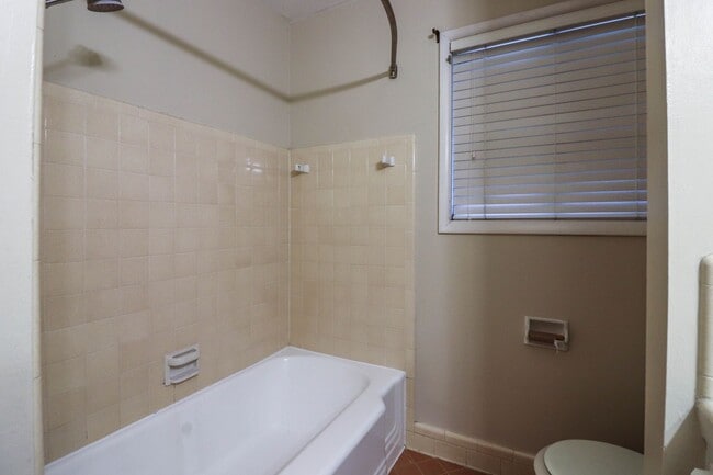 Building Photo - Darling 3 Bedroom With Hardwood Floors!