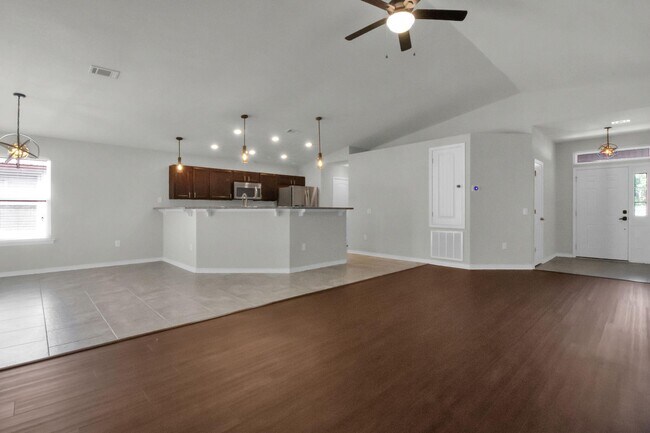 Building Photo - 8402 Island Dr