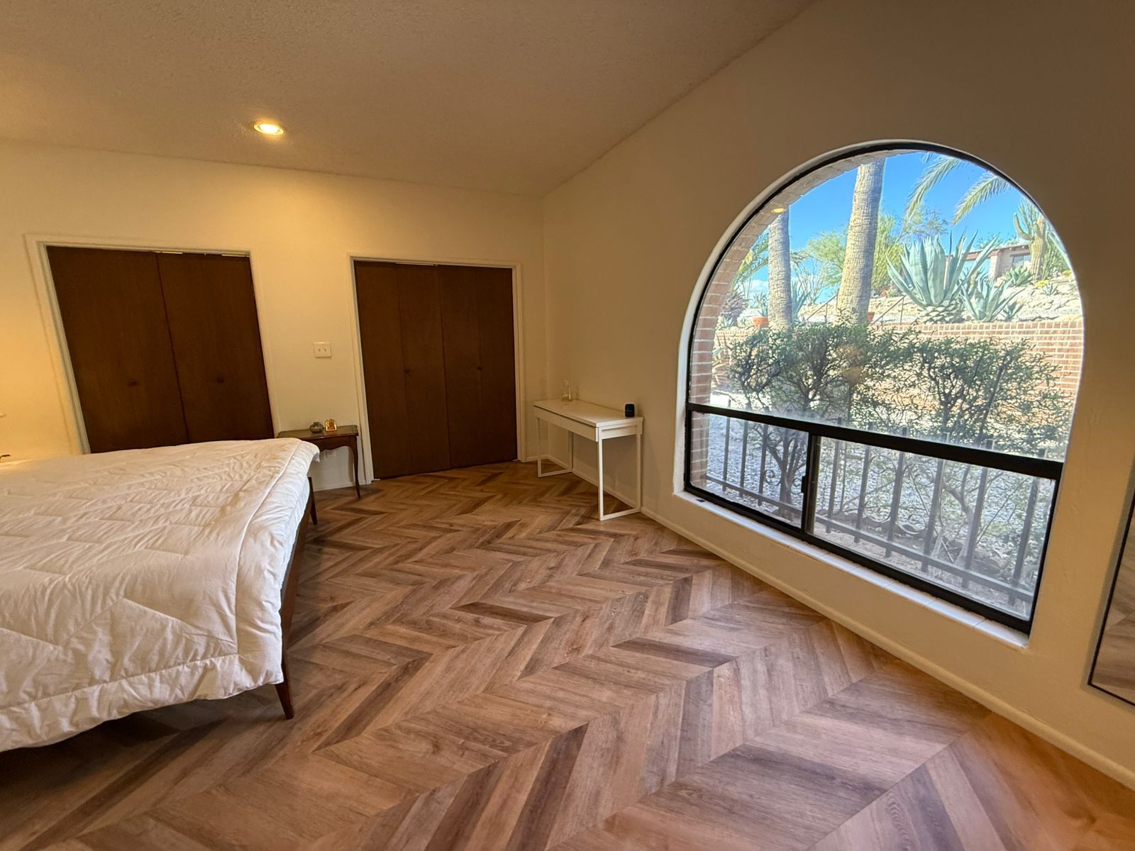 Building Photo - 1402 E Big Rock Rd