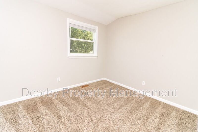 Building Photo - 1345 Cenora Ln