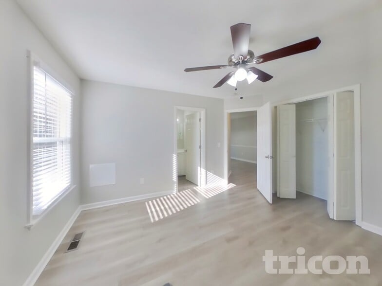 Building Photo - 362 Park Ct N