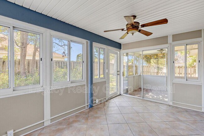 Building Photo - 12312 Harbor Winds Dr N