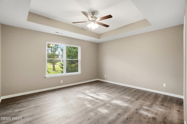 Building Photo - 2888 Lake Cir Dr