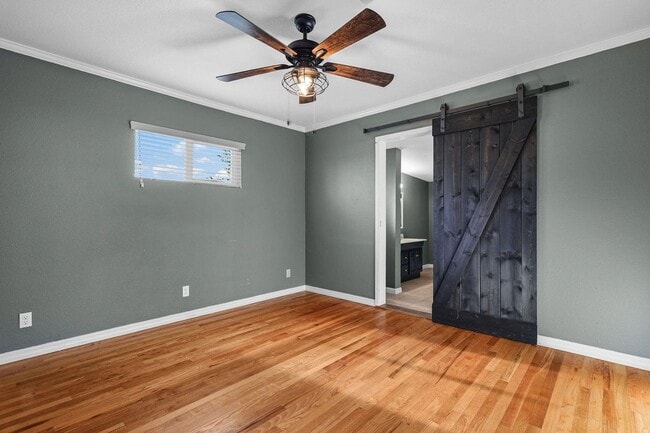 Building Photo - Large Family Home