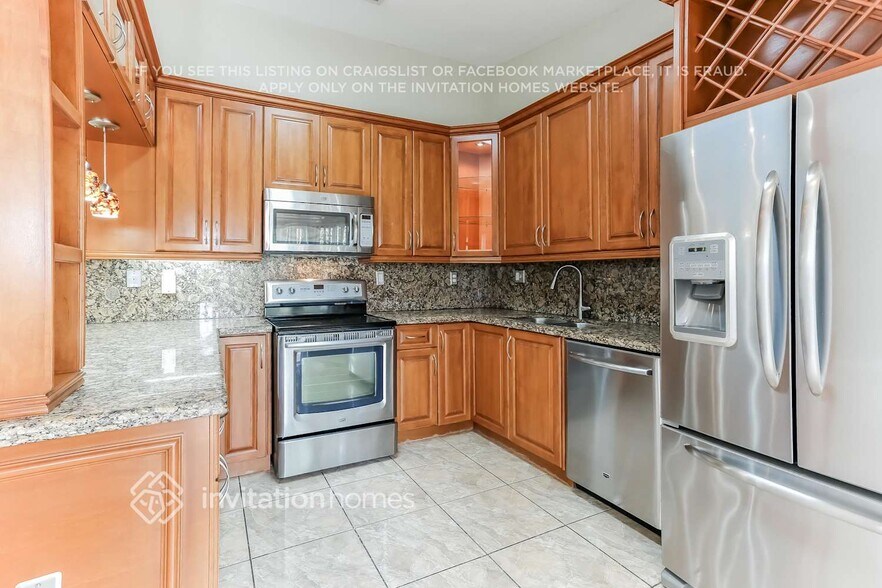 Building Photo - 5851 SW 163rd Pl