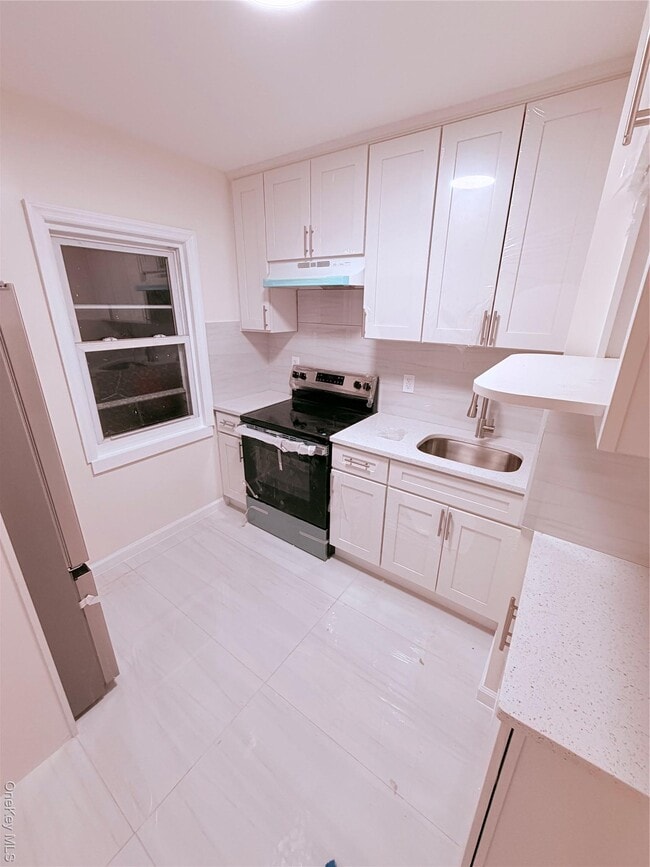 Building Photo - 224-17 Fairbury Ave