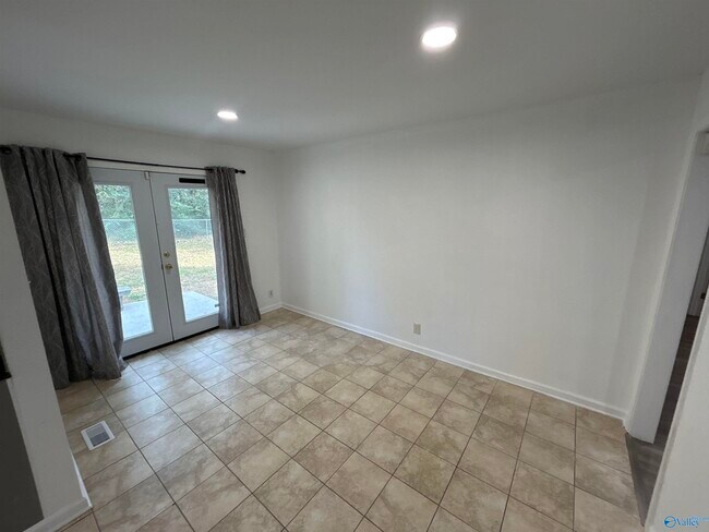 Building Photo - 6202 Valley Park Dr NW