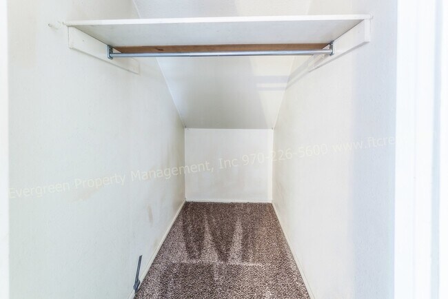 Building Photo - 915/917 Camelot Court