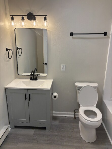 Building Photo - 2-4-4 N Liberty Ave