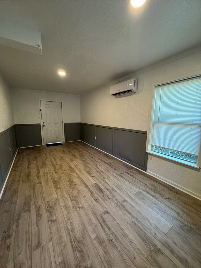 Building Photo - 1747 5th St