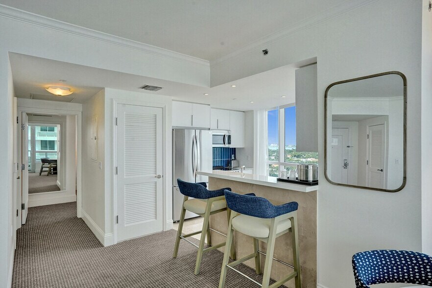 Building Photo - 4343 Collins Ave