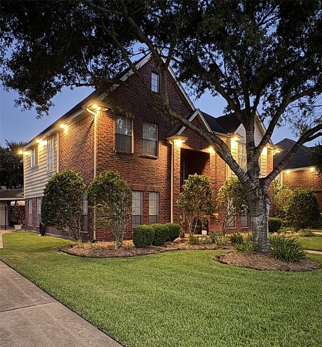 Building Photo - 3711 Pinehurst Dr