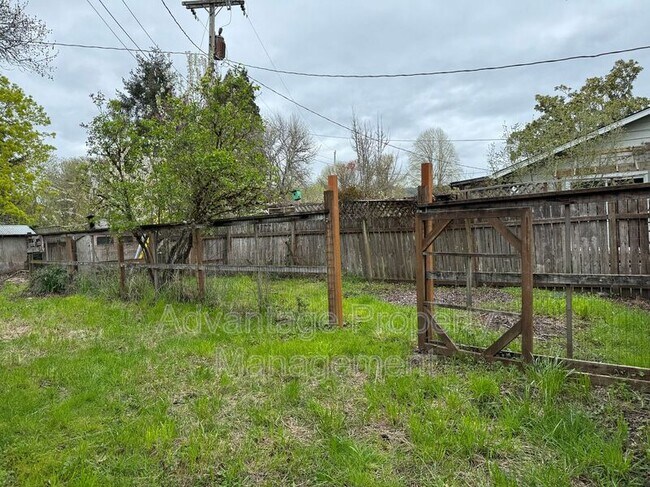 Building Photo - 2315 NW Circle Blvd