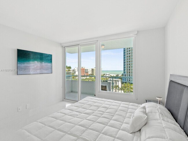 Building Photo - 400 S Pointe Dr