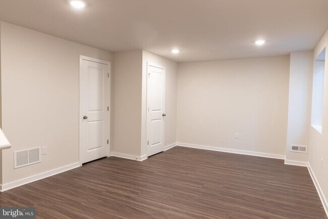 Building Photo - 113 Four Leaf Dr