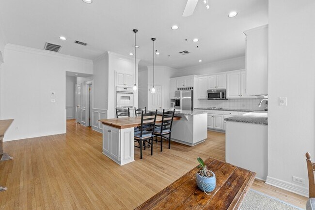 Building Photo - 5305 Cuesta Verde
