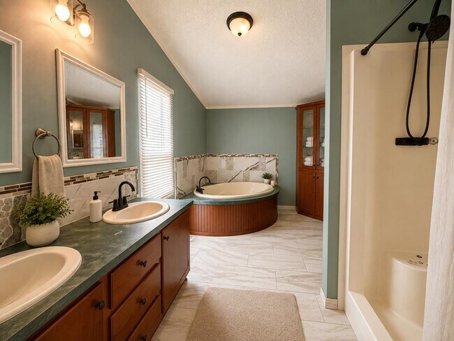 Building Photo - 7118 Tanglewood Dr