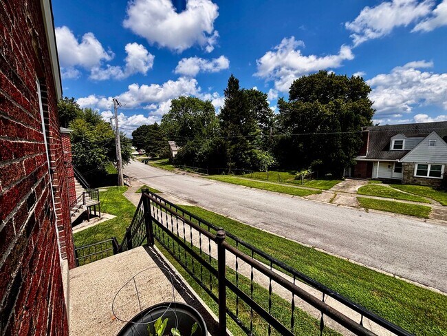 Building Photo - Beautiful 1 bed apartment, just off I-675 ...