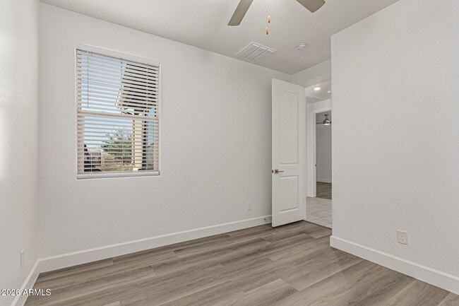 Building Photo - 18455 W Sandlewood Dr