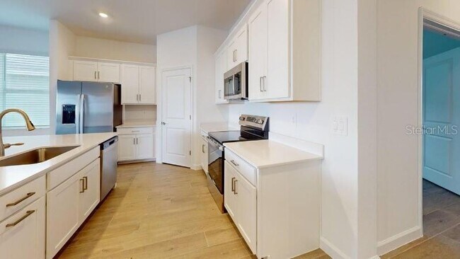 Building Photo - 7761 Lakes Edge Ln