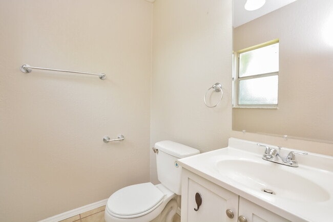 Building Photo - 670 Hibiscus Rd