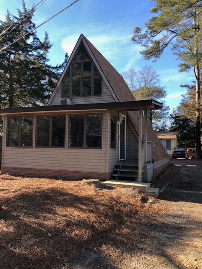 Year Round bungalow walking distance to th... 20540 Washington St