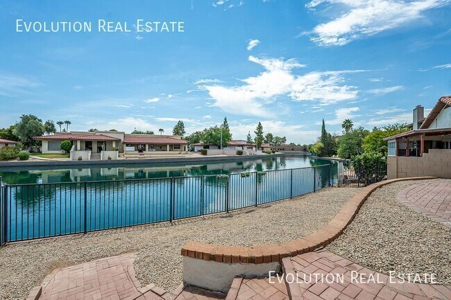 Building Photo - 2033 S Paseo Loma