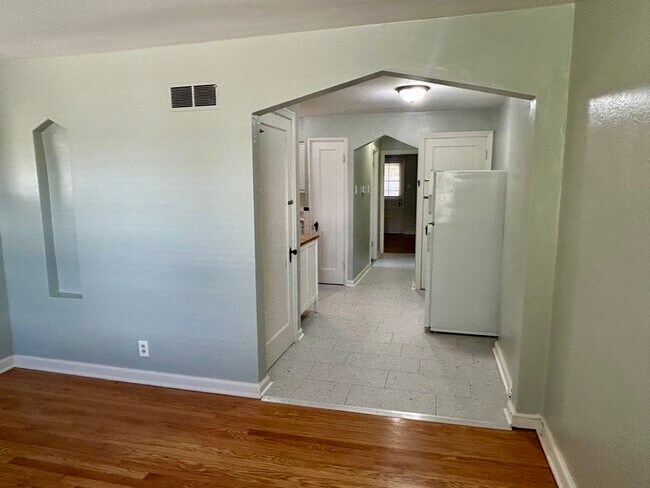 Building Photo - 4938 Fyler Ave