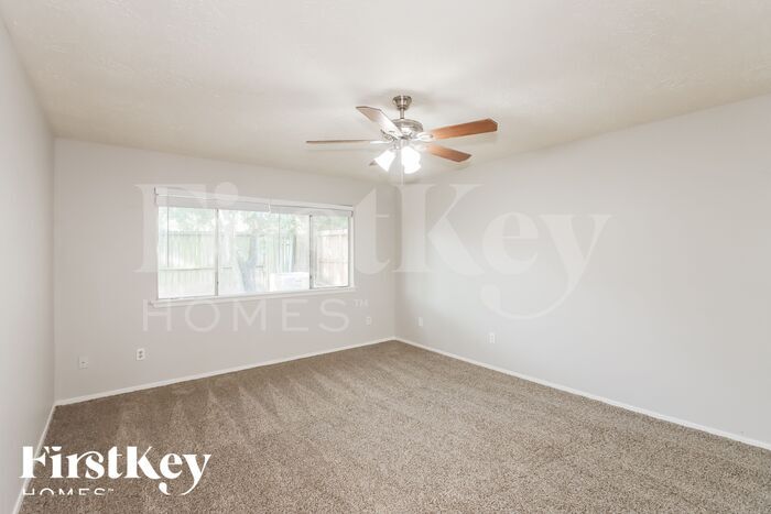 Building Photo - 13323 Oak Ledge Dr