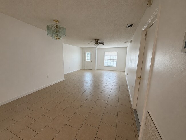 Building Photo - 1304 E Ohio St