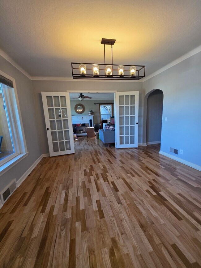Building Photo - Charming Charleston Classic close to PSNS!